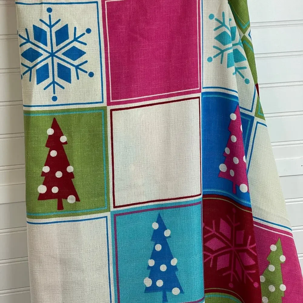 Christmas Shower Curtain w/Snowflake hooks 72x72